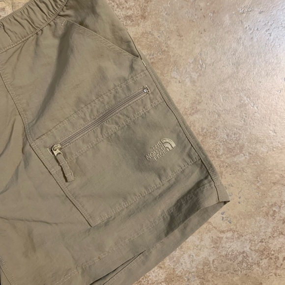 Womens The North Face hiking Shorts SZ large - Picture 2 of 4